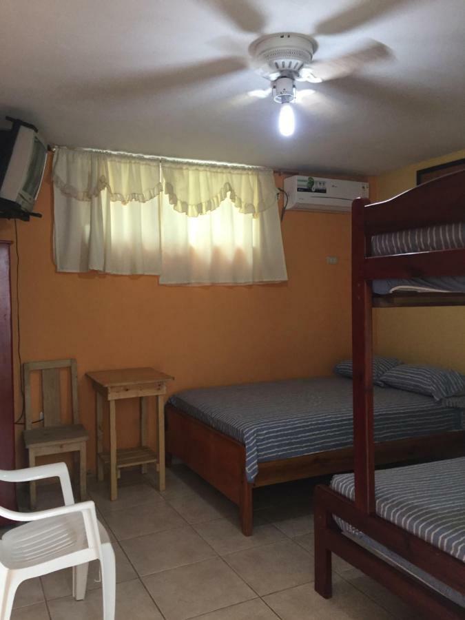 פדרנאלס Hostal Sarai מראה חיצוני תמונה